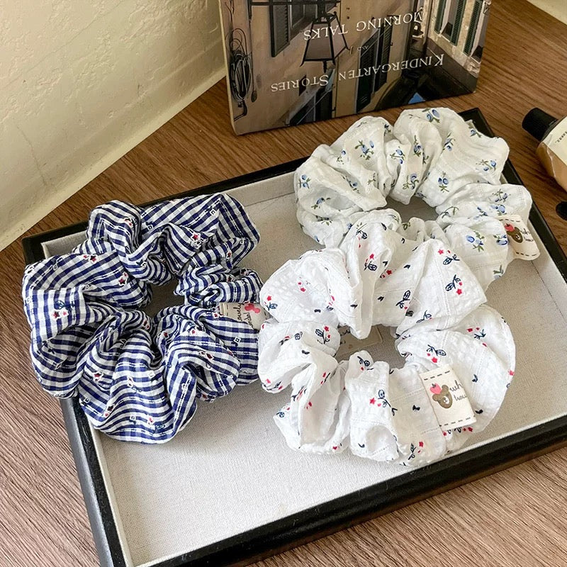 Mini Flower Scrunchie